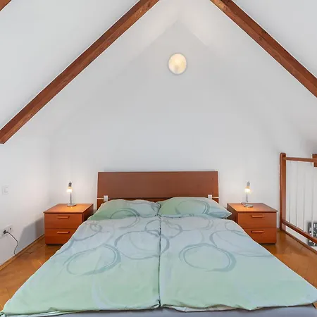 O21 By Interhome *