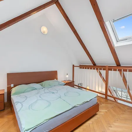 O21 By Interhome *