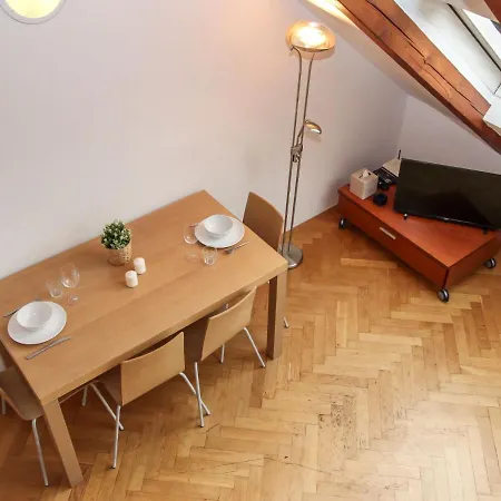 O21 By Interhome *