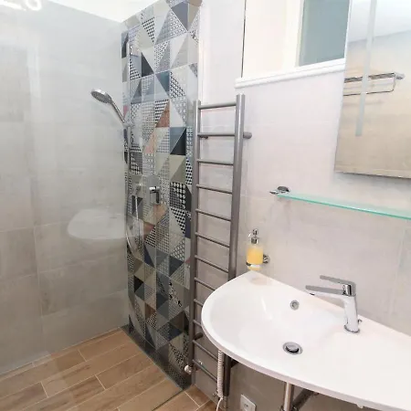 O21 By Interhome * Praha